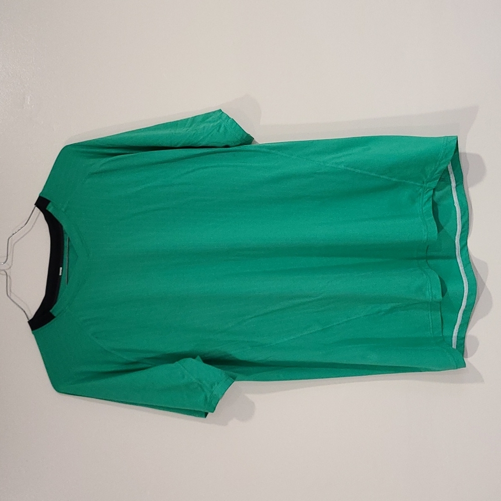 mens lululemon XL v-neck t shirt